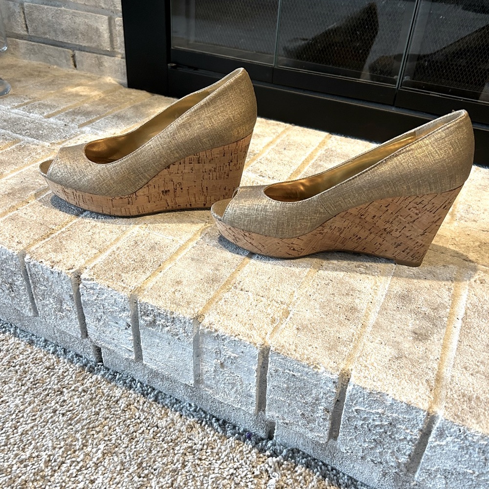 Nine West gold platform wedges, 7.5